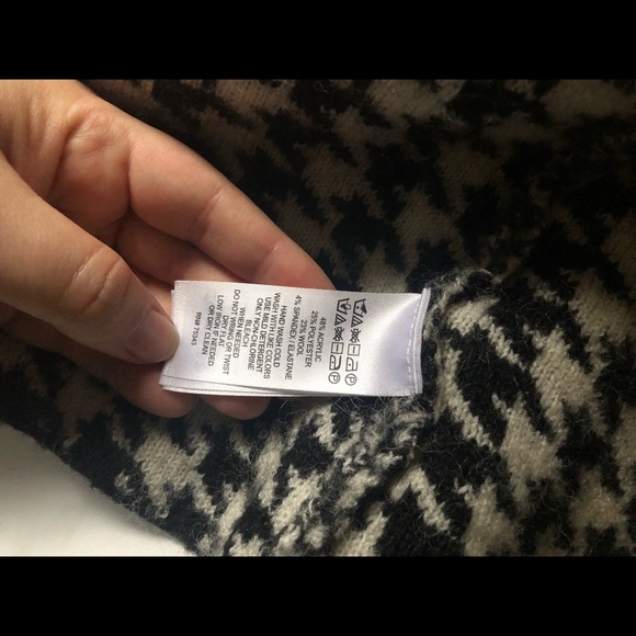 Soft wool, herringbone jacket. Great for fall. Great price. - Picture 9 of 9